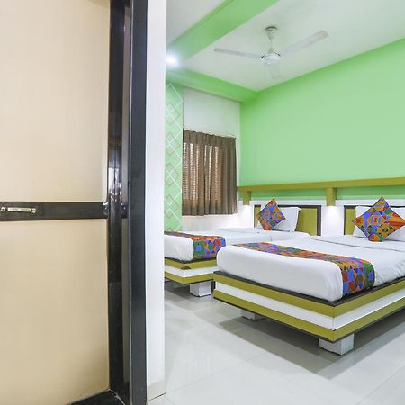 Hotel Merit Сурат Екстер'єр фото
