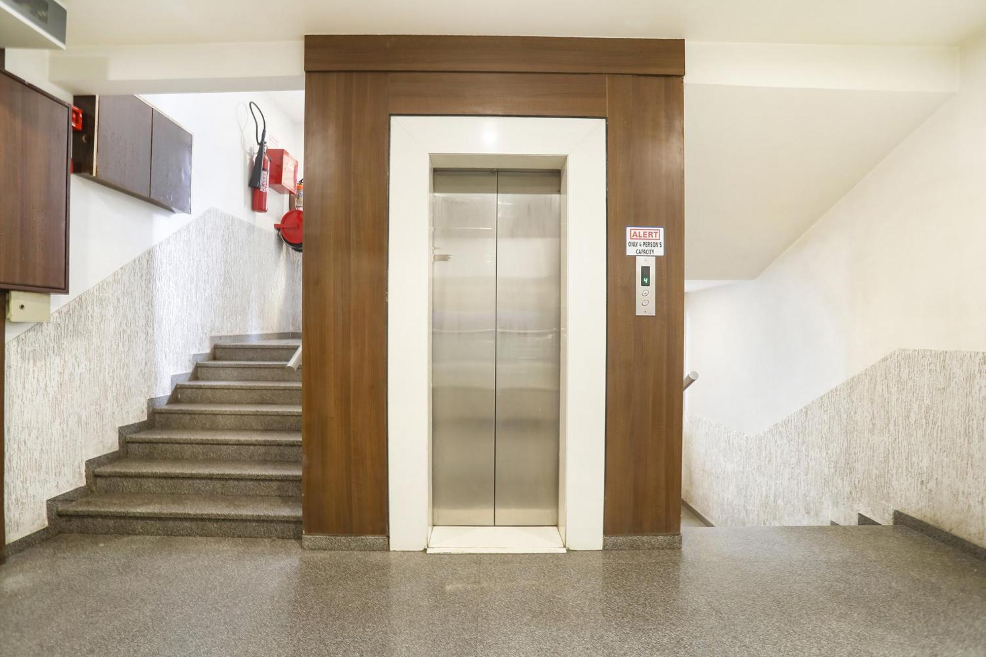Hotel Merit Сурат Екстер'єр фото